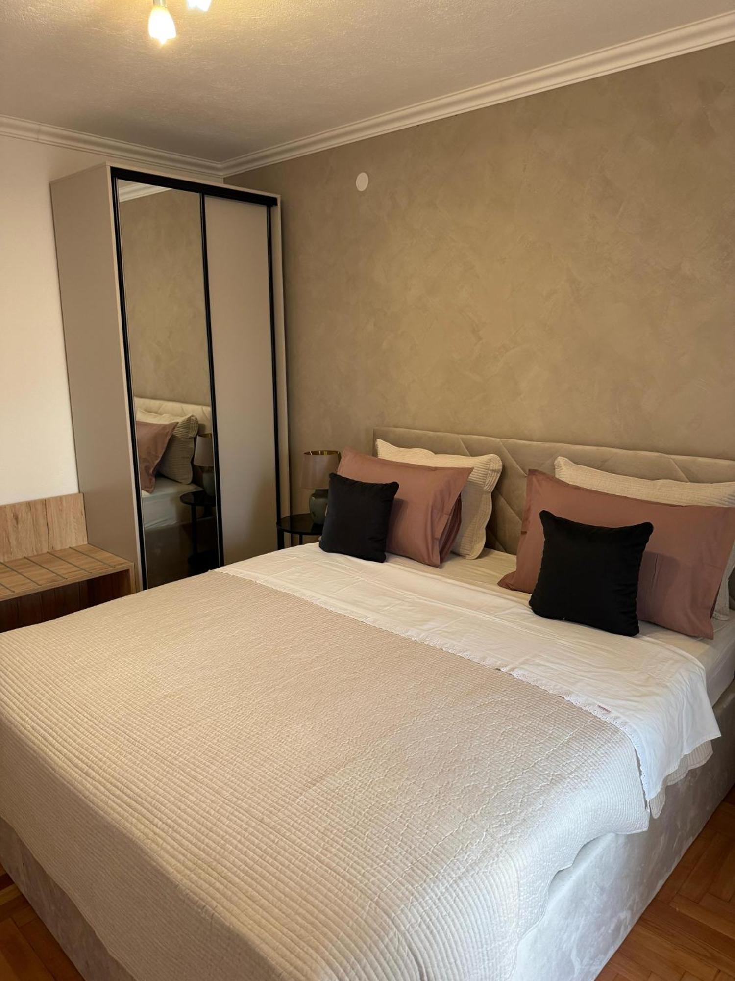 חוואר Apartments Ivusic מראה חיצוני תמונה