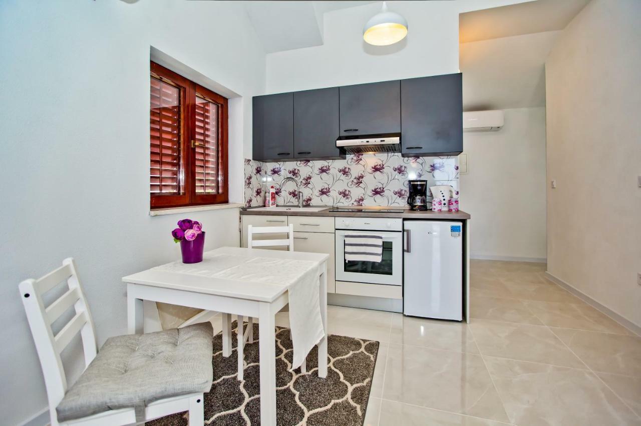 חוואר Apartments Ivusic מראה חיצוני תמונה