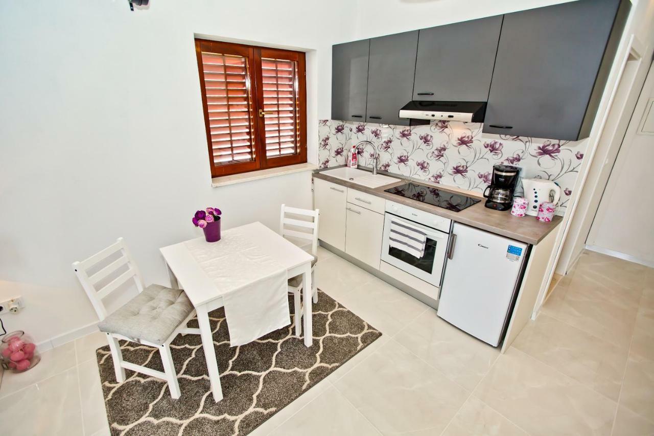 חוואר Apartments Ivusic מראה חיצוני תמונה